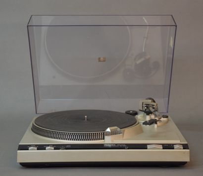 Deux platines TD TECHNICS :

TECHNICS SL-5200,...