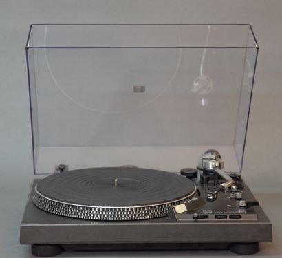 Deux platines TD TECHNICS :

TECHNICS SL-1410...