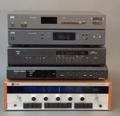 Lot de 5 tuners et ampli-tuner des marques...
