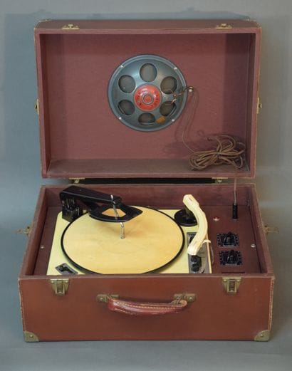 THORENS, deux platines TD :

THORENS CBA...