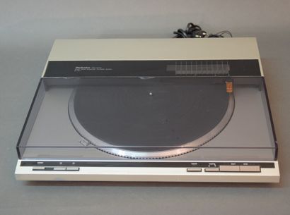 Deux platines TD TECHNICS :

TECHNICS SL-5200,...