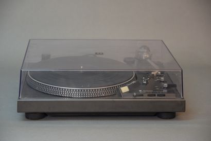 Deux platines TD TECHNICS :

TECHNICS SL-1410...
