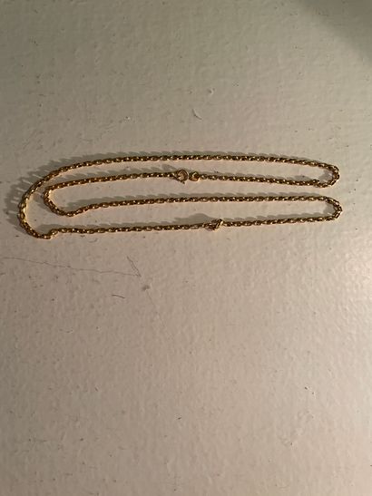 *Chaîne en or jaune, maille forçat 

Poids...