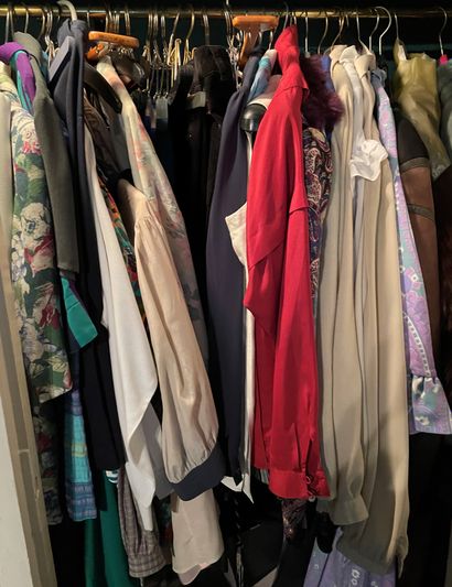 *Lot de vêtements divers

(* Vendu sur autorité...