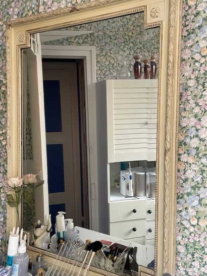 *Miroir rectangulaire en bois laqué beige

Style...
