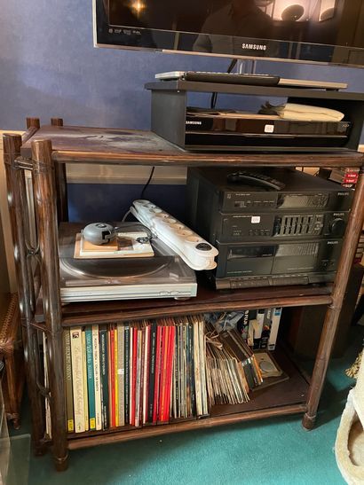 *Meuble étagère en bambou à trois tablettes

84...