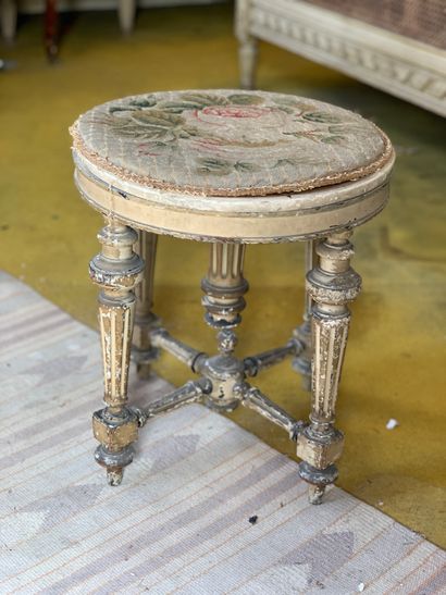 Tabouret de style Louis XVI

Hauteur : 44.5...