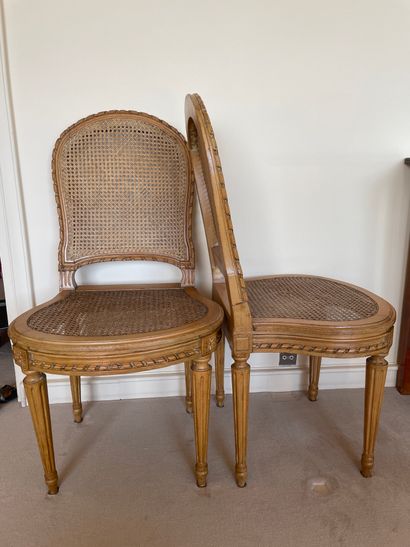 Paire de chaises cannées

Style Louis XVI

97...