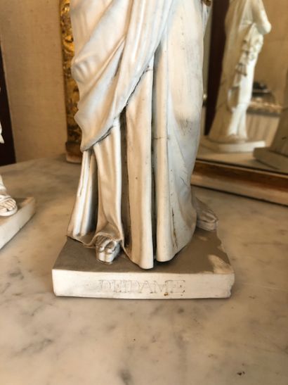 Deux statuettes en biscuit de la manufacture...