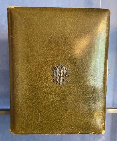 *Environ 60 livres divers dont : art et voyage.

On...