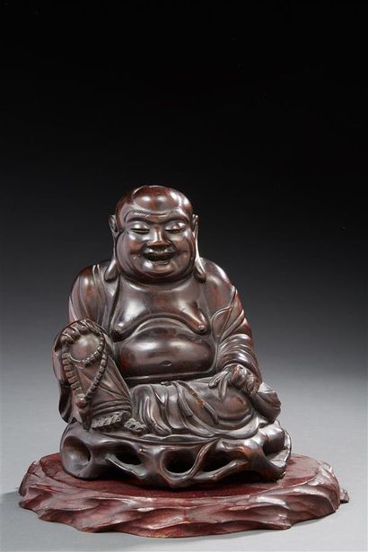 Bouddha en bois sculpté. 

Chine XXe siècle...