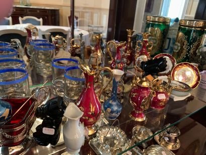 
Lot de bibelots divers et vaisselles

