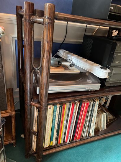 *Meuble étagère en bambou à trois tablettes

84...