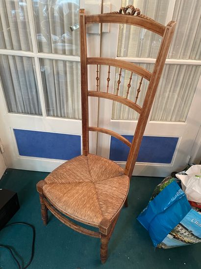 *Chaise prie-Dieu, assise paillée

112 x...