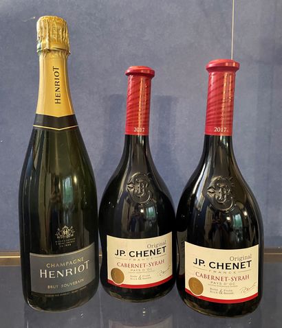 *Deux bouteilles de vin et une bouteille...