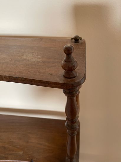 Petite étagère murale en bois à quatre tablettes...