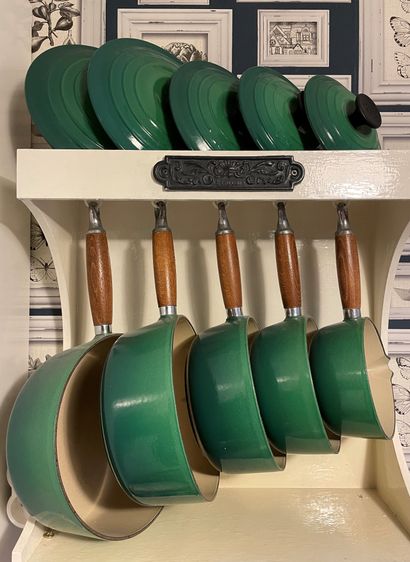 *LE CREUSET

Casseroles émaillées vertes...