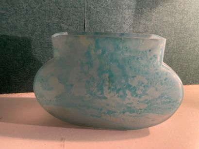 *DAUM

Vase à ouverture rectangulaire en...