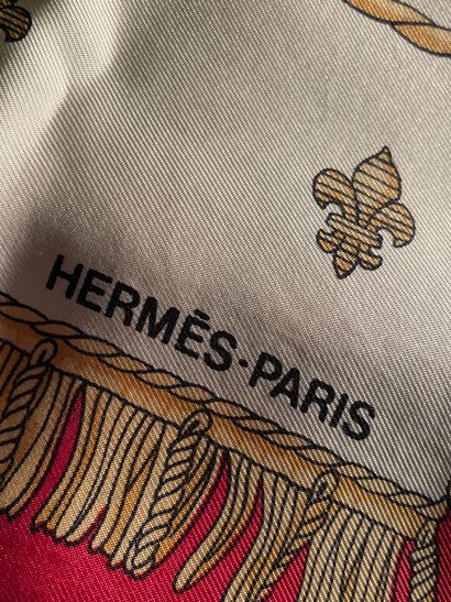 *HERMES Paris

Carré 