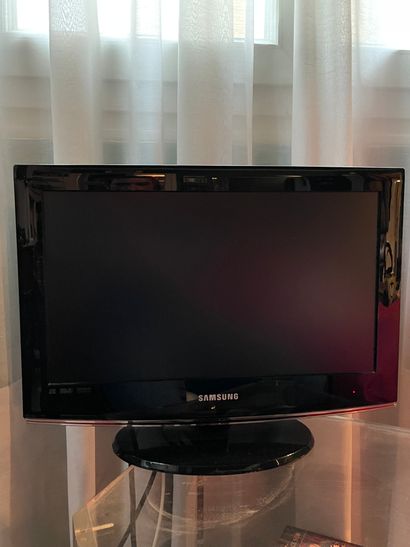 *Téléviseur Samsung

Diamètre : 46 cm

(*...
