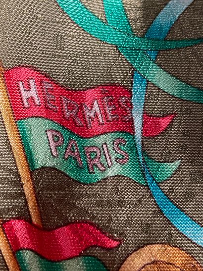 *HERMES Paris

Carré 