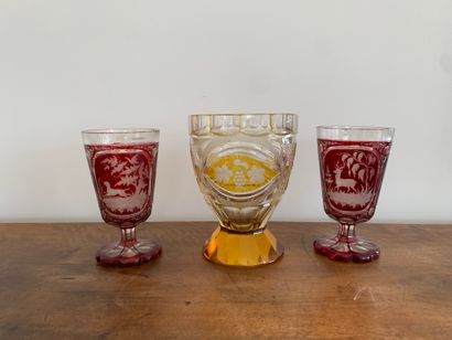 Lot de trois coupes, verrerie du Rhin à décor...