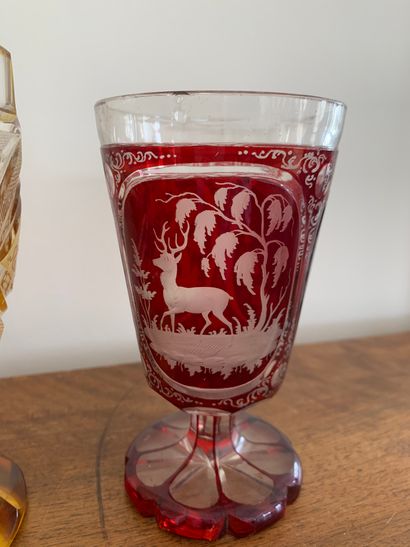 Lot de trois coupes, verrerie du Rhin à décor...