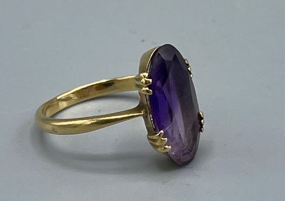Yellow gold ring set with a faceted amethyst

Gross...