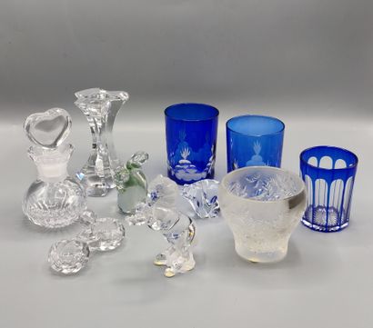 Lot de 9 petites pièces en verre et cristal...