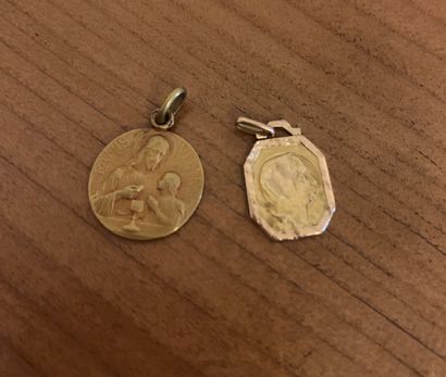 Two medals in yellow gold 18 k (750 thousandths),...
