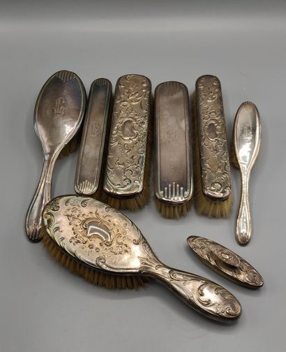 Toiletries set in silver plated metal decorated...