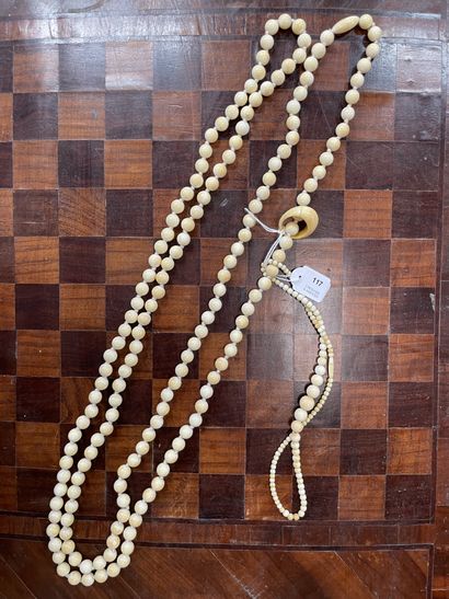 
Ivory jewellery (a large necklace, a small...