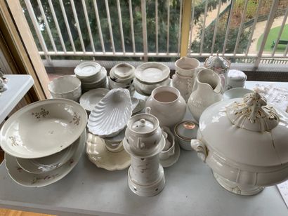 Lot of various white ceramics (accidents...