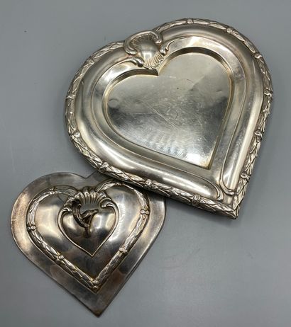 Heart-shaped tripod silver-plated metal bowl...