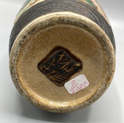 
CHINE. Vase en céramique de Nankin à décor...