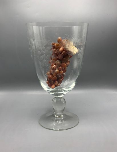 Grand verre à pied en cristal à décor de...
