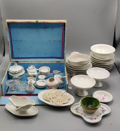 Deux cartons de DINETTE d'enfant.

(Acci...