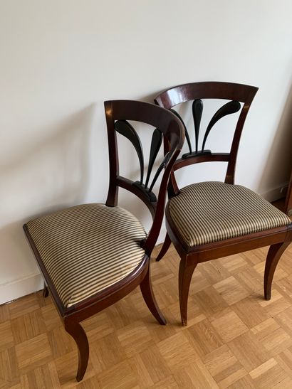 Paire de chaises en acajou, dossier ajouré...