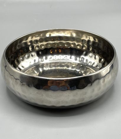 Round cup in hammered silver metal 

Diameter...