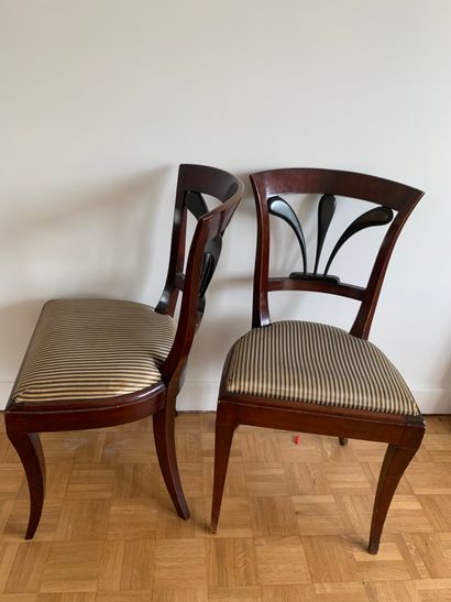 Paire de chaises en acajou, dossier ajouré...