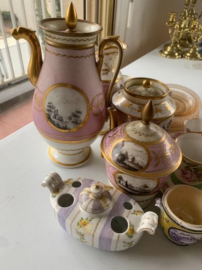 Lot of ceramics including inkwells, cups,...