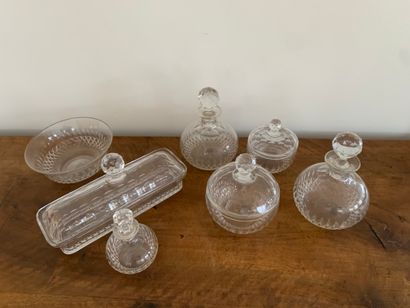 Nécessaire de toilette en cristal taillé...