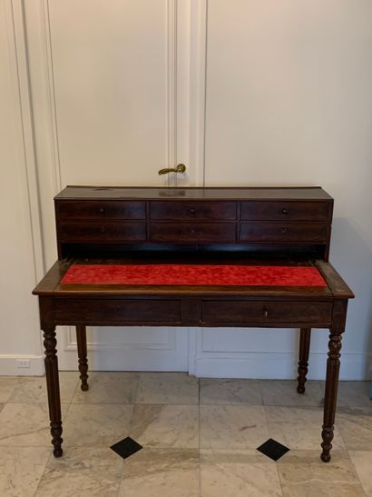 Bureau à gradin en placage d'acajou ouvrant...