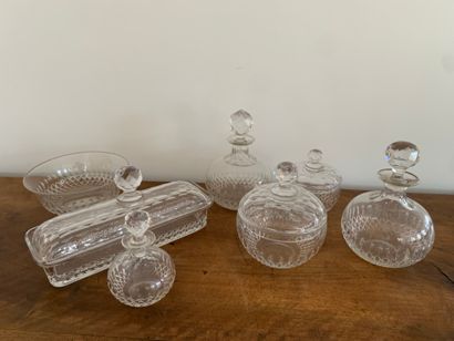 Nécessaire de toilette en cristal taillé...