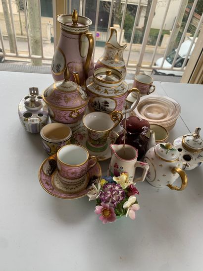 Lot of ceramics including inkwells, cups,...