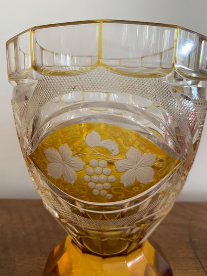 Lot de trois coupes, verrerie du Rhin à décor...