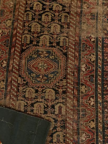 Tapis à fond marine à décor stylisé d’un...