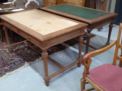 ? encore à vendre ? Paire de bureaux en bois...