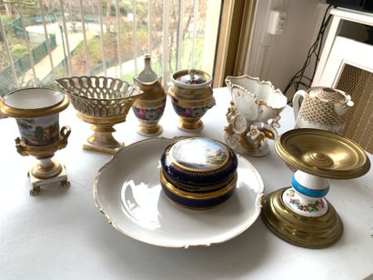 Various gilded and polychrome porcelain ...