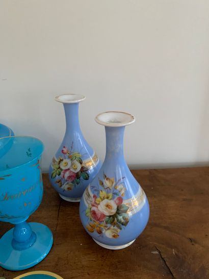 Lot d'objets en opaline et verre opalin